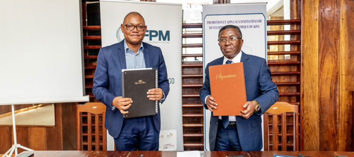 Signature du contrat de financement entre le FPM SA et PAIDEK SA lundi 09/08/2021 à Bukavu